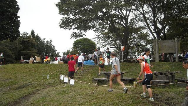 小仏山頂が見える