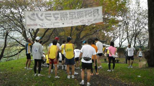 黄色のゼッケンが目立つ