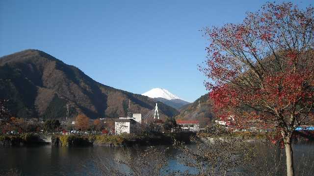 富士と丹沢湖