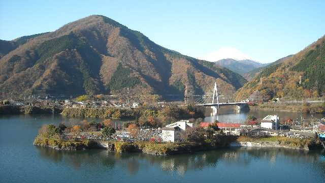 永歳橋と三保中学校